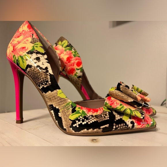 Betsey Johnson Shoes - Betsey Johnson Prince Heels Pumps Snake and Floral 8.5